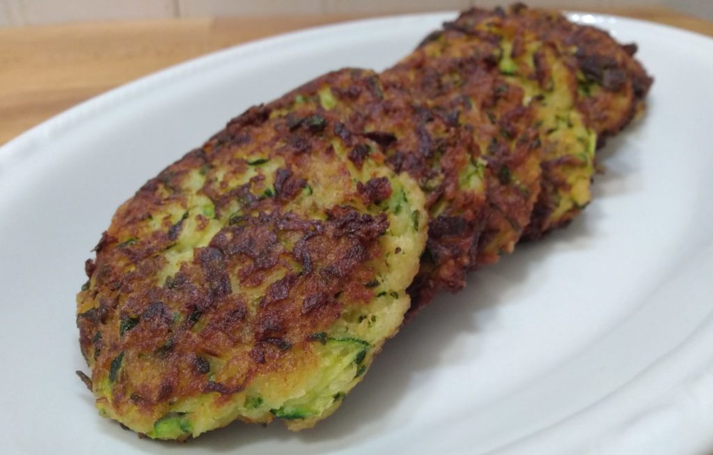 frittelle di zucchine - una presa di sale...